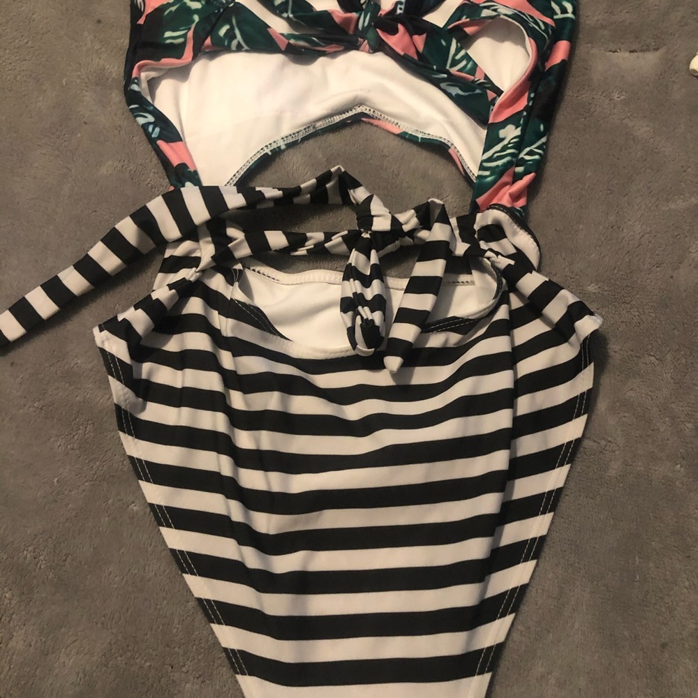 Swimsuit 🌸 - Picture 2 of 3